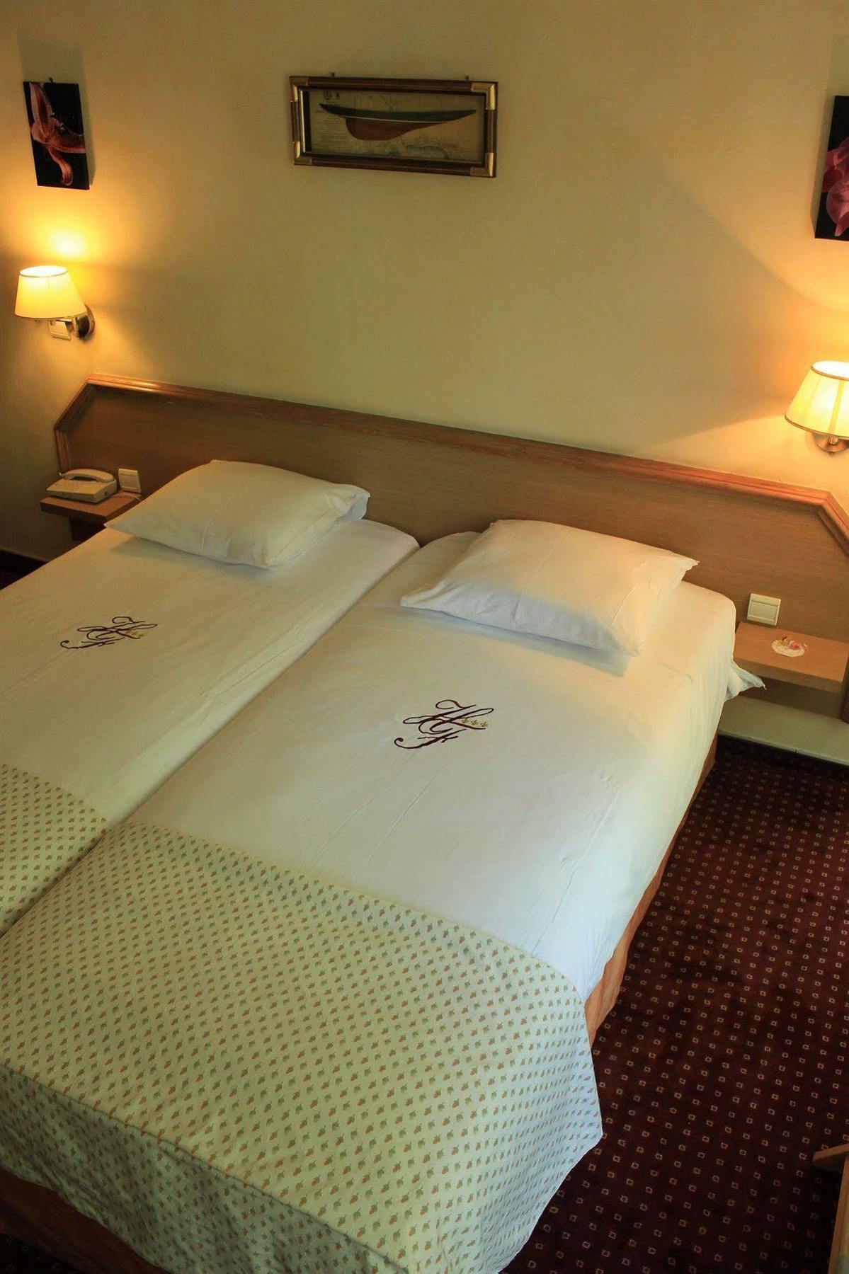 Hotel Foch Lyon Bagian luar foto