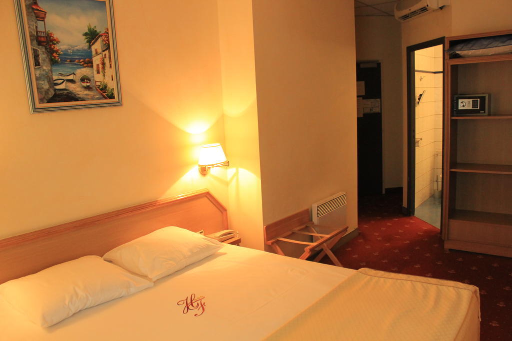 Hotel Foch Lyon Bagian luar foto